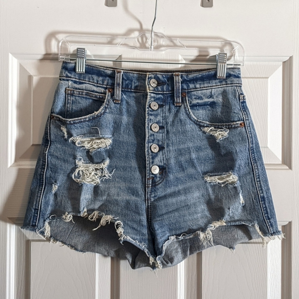 Abercrombie & Fitch · High Rise Mom Jean Short